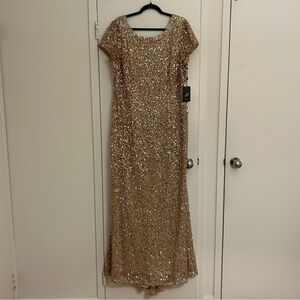Adrianna Papell Women’s Short-Sleeve All Over Sequin Gown NWT in Gold (Size 20W)